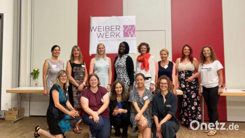 Die Teilnehmerinnen am Workshop des beruflichen Netzwerks &quot;Weiberwerk&quot; tauschten sich zu ihren Erfahrungen in der Alltags- und Arbeitswelt aus und gaben sich Tipps für selbstbewusstes Auftreten. Bild: jzk