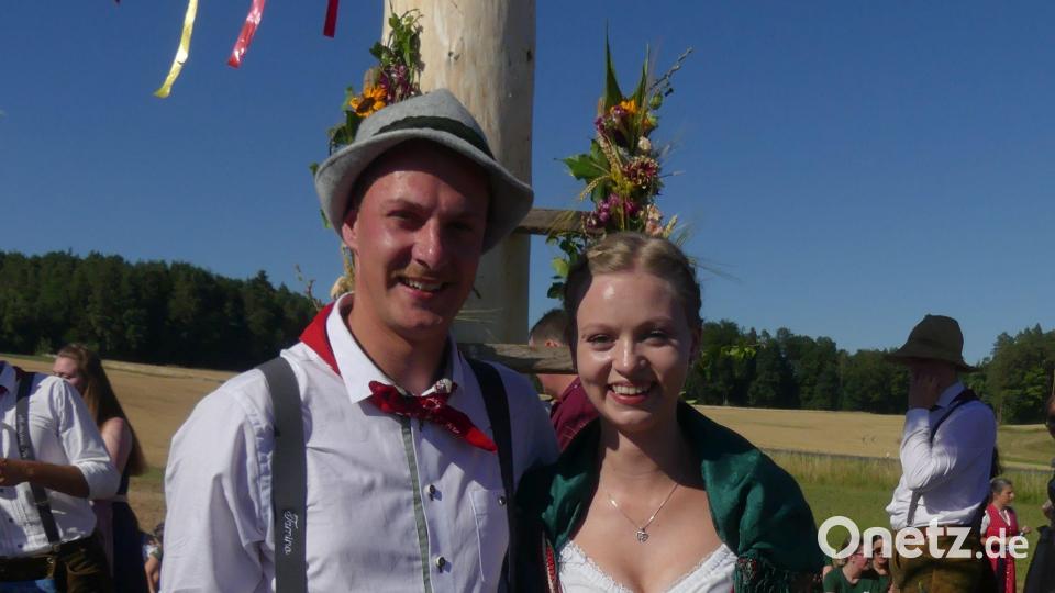 Gabriele Strobl und Tamino Döbrich sind das neue Neukirchner Oberkirwapaar. Bild: rtw