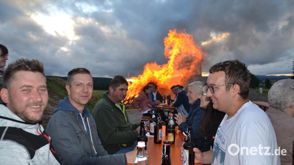 Gemeinsam wurde mit der Bevölkerung gefeiert. Bild: gi