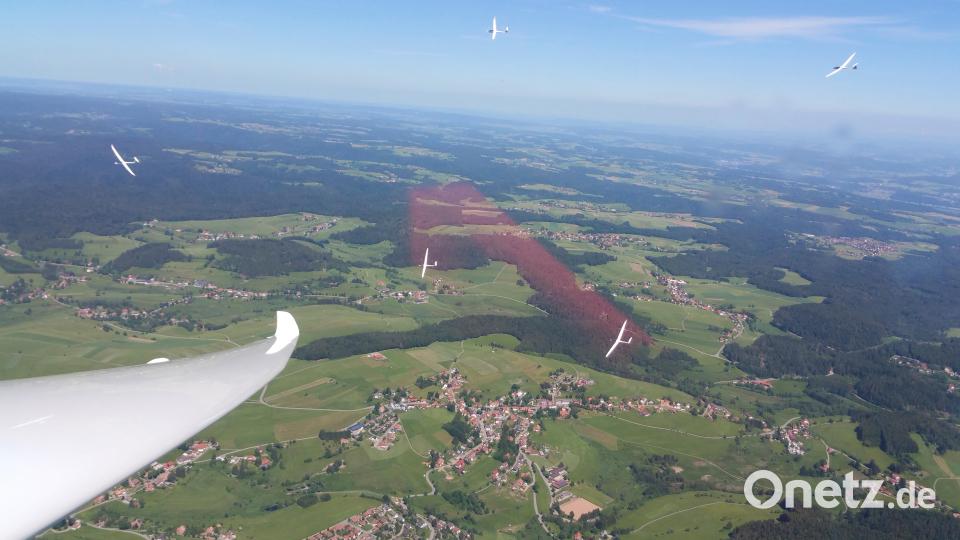 Wer hätte vor 100 Jahren geahnt, welche weiten Strecken im Segelflug möglich werden: Hier eine Impression vom Wettbewerbsfliegen über der fränkischen Schweiz. Archivbild: David Neumann/exb