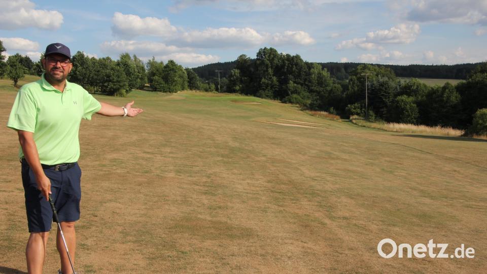 Vizepräsident Johannes Kirchner auf der Anlage des Golfclubs Stiftland. Ein Teilstück ist nun von einer Grundstücksgesellschaft erworben und an den Golfclub verpachtet worden. Bild: kro