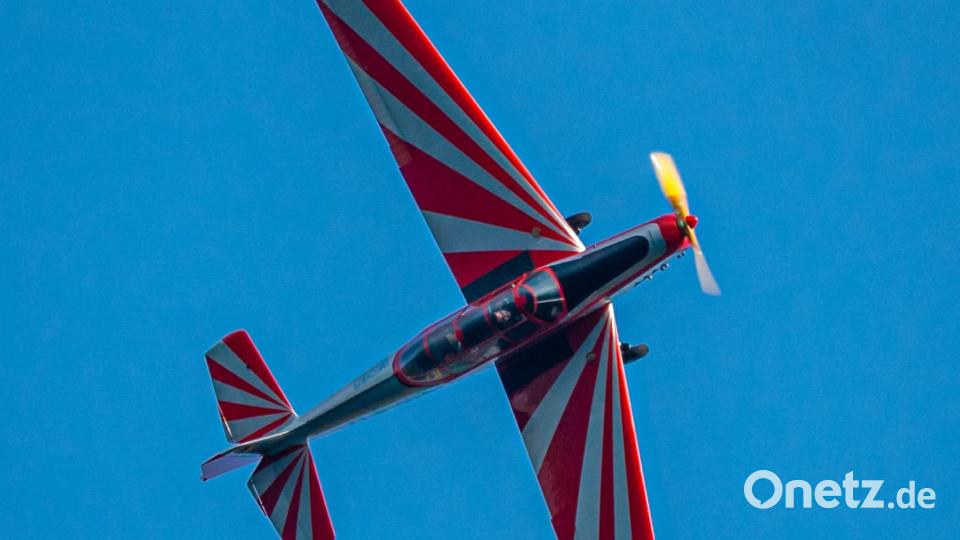 Die Zlin aus Gera beim Kunstflug. Die Amberger Pilotinnen und Piloten würden sich sehr freuen, wenn sich die Amberger auch heuer wieder von ihrer Begeisterung für alle Arten der Fliegerei mitreißen lassen. Archivbild: luf