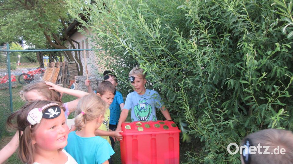 Die Vorschulkinder durften zum Abschluss der Kindergartenzeit im Kinderhaus St. Marien in Krummennaab auf Schatzsuche gehen. Bild: Kinderhaus Krummennaab/exb