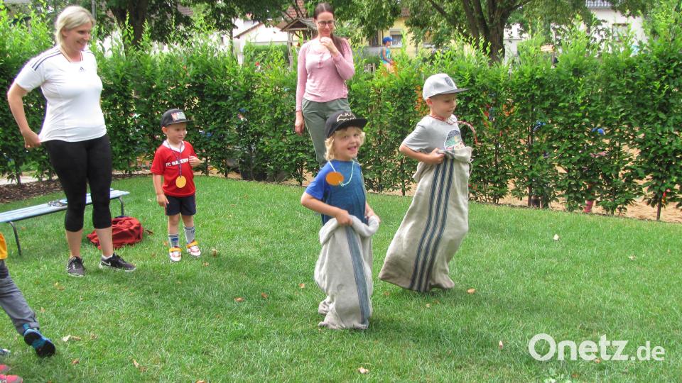 Sackhpüpfen war bei der Kinderhaus-Olympiade eine schweißtreibende Angelegenheit. Bild: sei