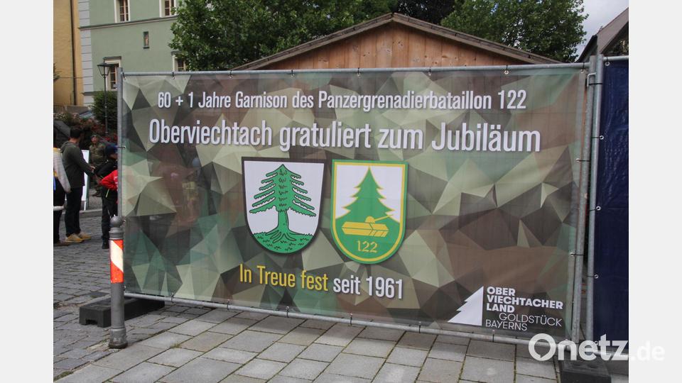 Die Soldaten feiern mit der Bevölkerung ihr 60+1 Garnisonsjubiläum. Bild: frd