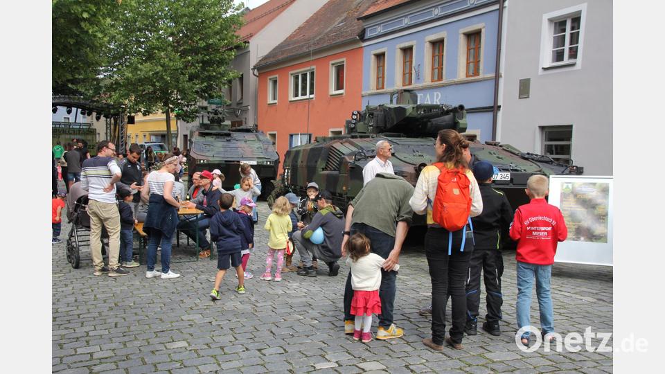 Am Nachmittag füllte sich der Marktplatz. Bild: frd