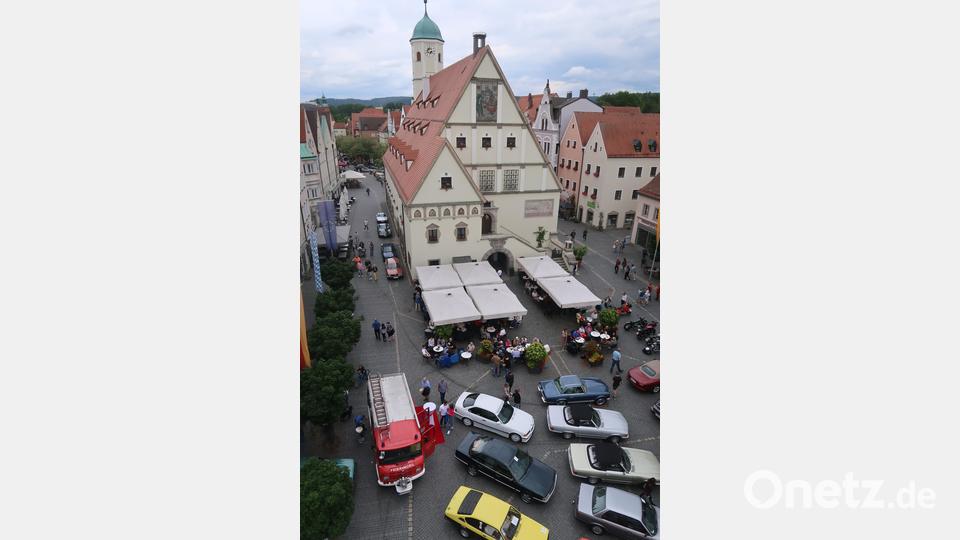 Oldtimer-Schaulaufen in der Fußgängerzone. Bild: Kunz