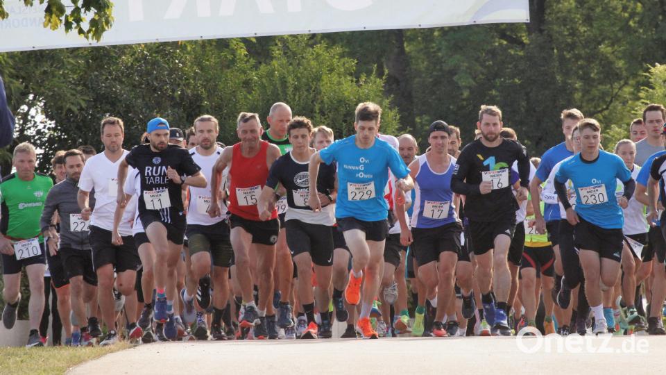 Der Startschuss für den 14. Landkreislauf fiel am Samstag um 8 Uhr in Weiding bei Schönsee. Bild: Hirsch