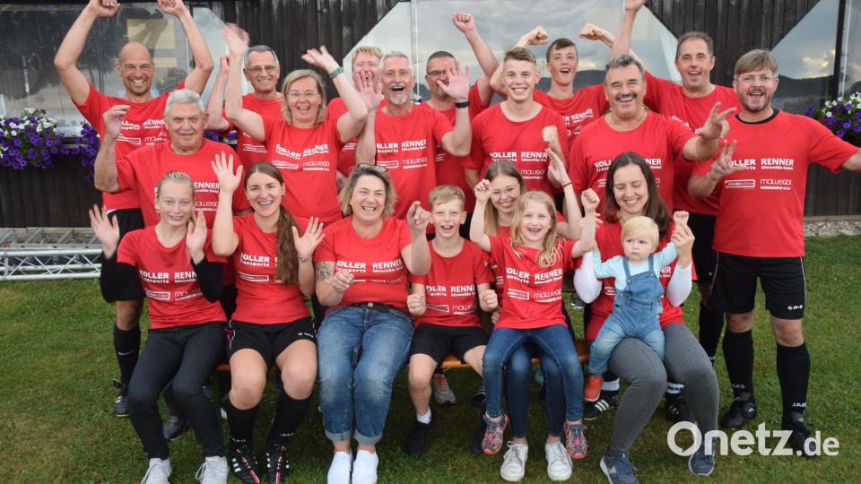 Jubel beim Hopfenweg-Team. Sie sind &quot;Schirmitz-Champions&quot;. Bild: fz