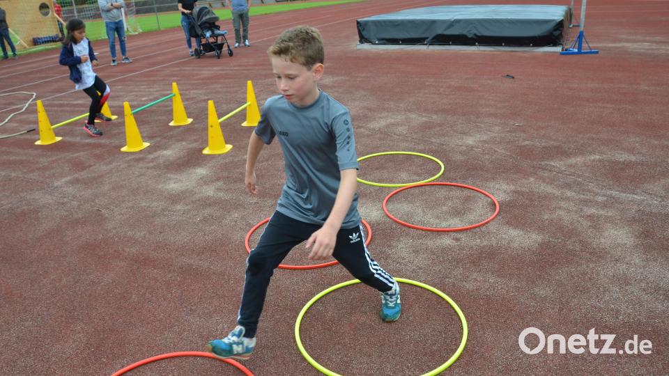 Tim absolvierte behände den Geschicklichkeitsparcours. Bild: dob
