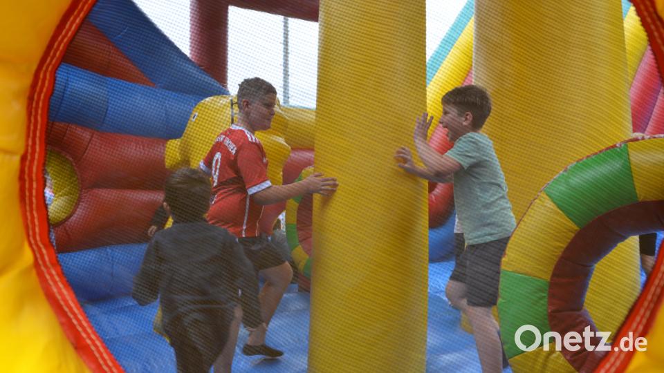 Im Inneren der großen Spielstation ging es mächtig zur Sache. Bewegung tut gut. Bild: dob