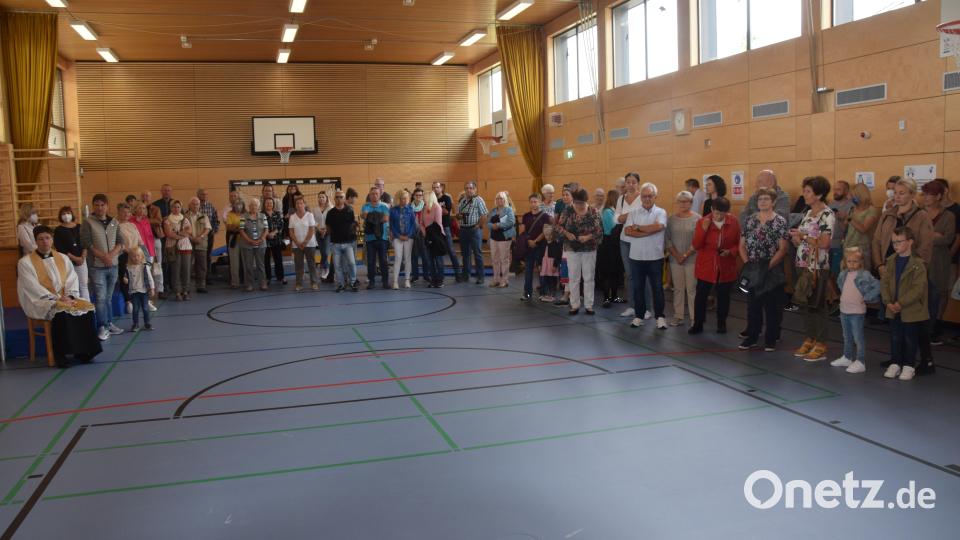 Große Teilnahme Samstag bei der Einweihung. Bild: fz