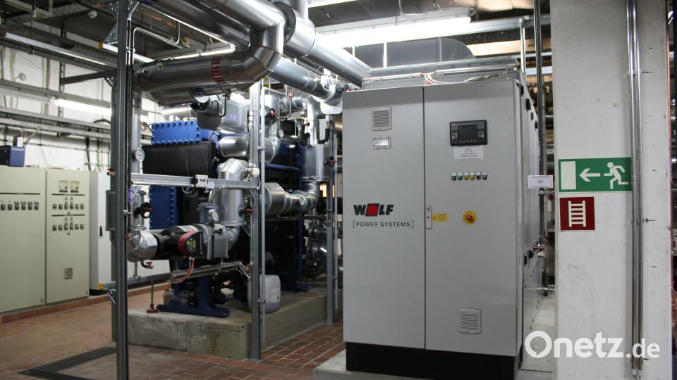 Ein Blick in die moderne Technikzentrale, die alte Anlagen aus den 80er Jahren ersetzt. Die neuen Anlagen haben auch Vorteile für die Patienten. Bild: B. Mertel/exb