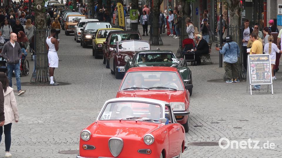 Oldie-Parade in der Fußgängerzone. Bild: Kunz