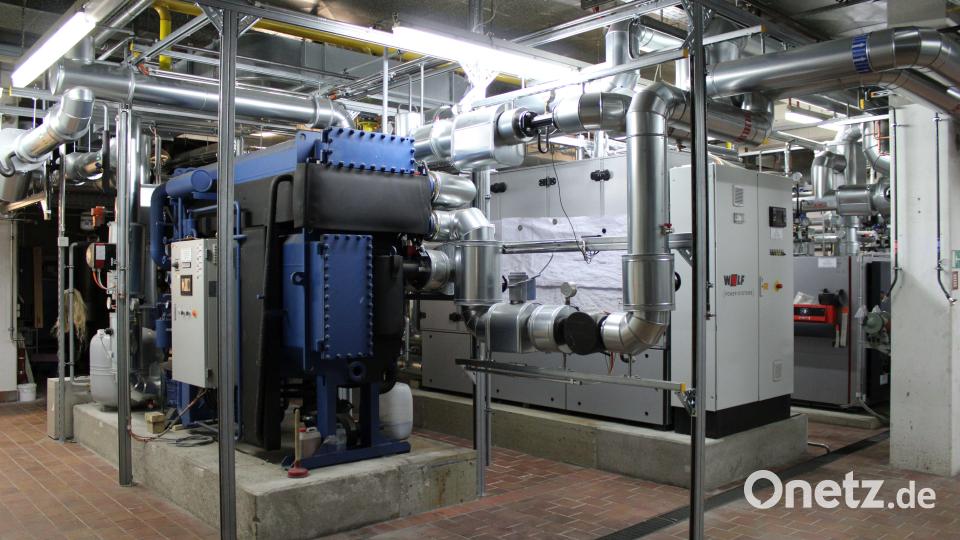 Ein Blick in die moderne Technikzentrale, die alte Anlagen aus den 80er Jahren ersetzt. Die neuen Anlagen haben auch Vorteile für die Patienten. Bild: B. Mertel/exb