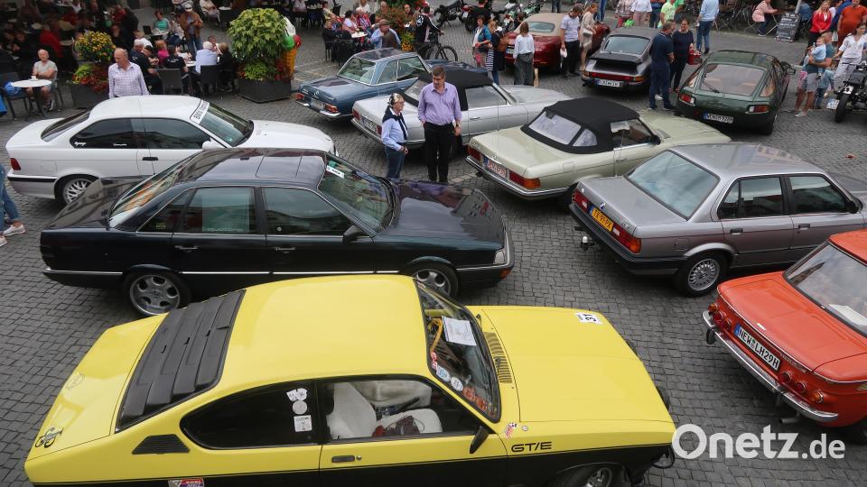 Oldtimer in der Fußgängerzone. Bild: Kunz