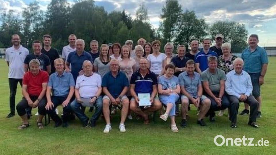 Bei der Jahreshauptversammlung der DJK wurden viele Mitglieder für 25, 30, 40 und 50 Jahre geehrt Bild: sgs