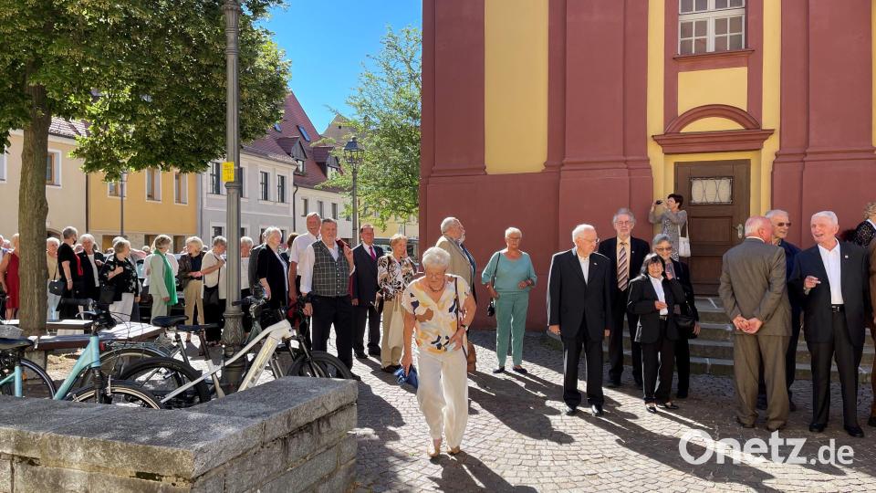 Nach dem Gottesdienst kamen die Jubilare zu einem Foto zusammen. Bild: Joachim von Kölichen/exb