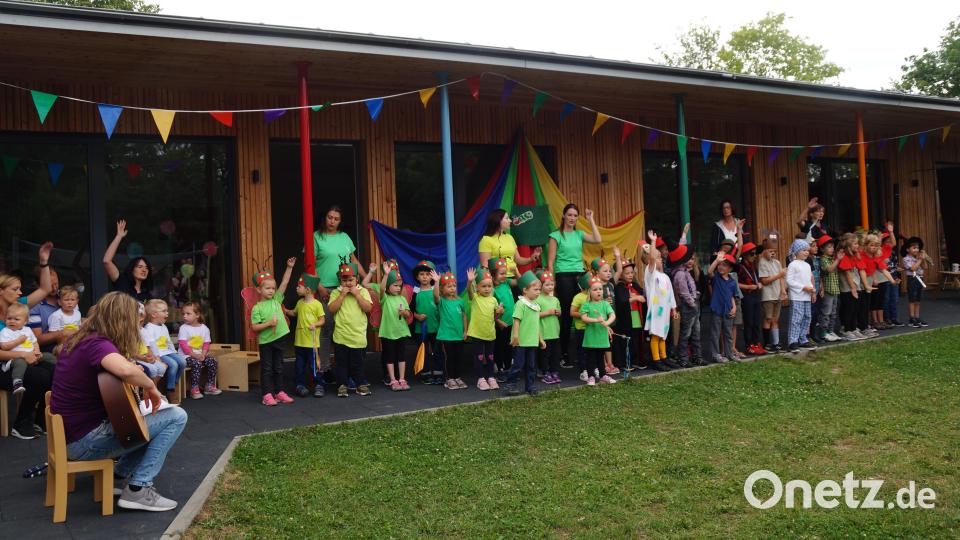 Die Kinder gestalteten ein abwechslungsreiches Programm Bild: wel