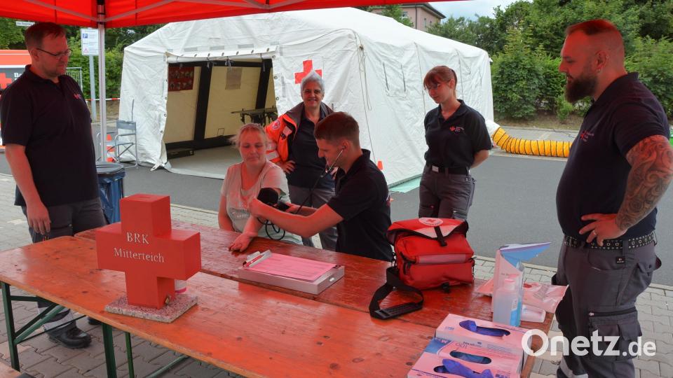 Auf Wunsch konnten sich Besucher den Blutdruck messen lassen. Bild: jr