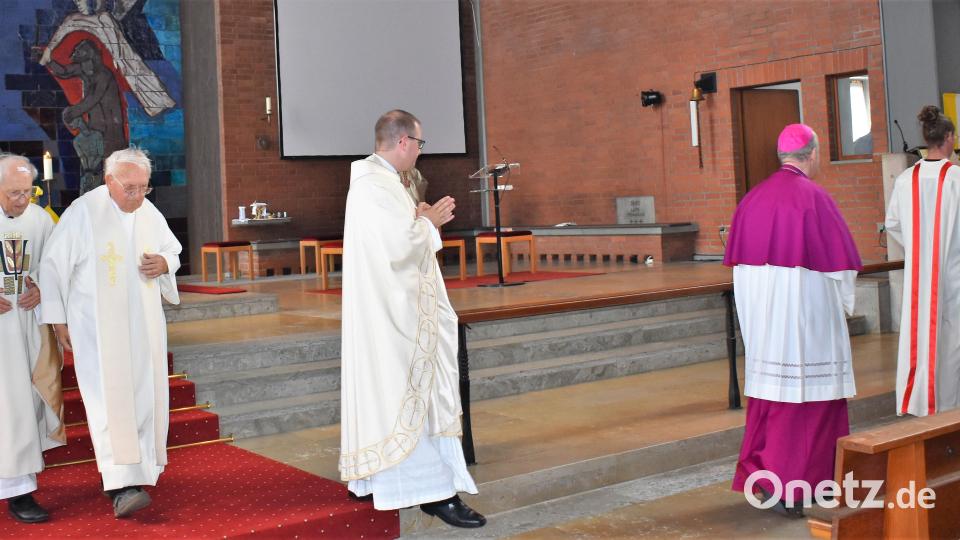 Pfarrer Gerhard Schmidt feiert 50-jähriges Priesterjubiläum in Grafenwöhr Bild: rgr