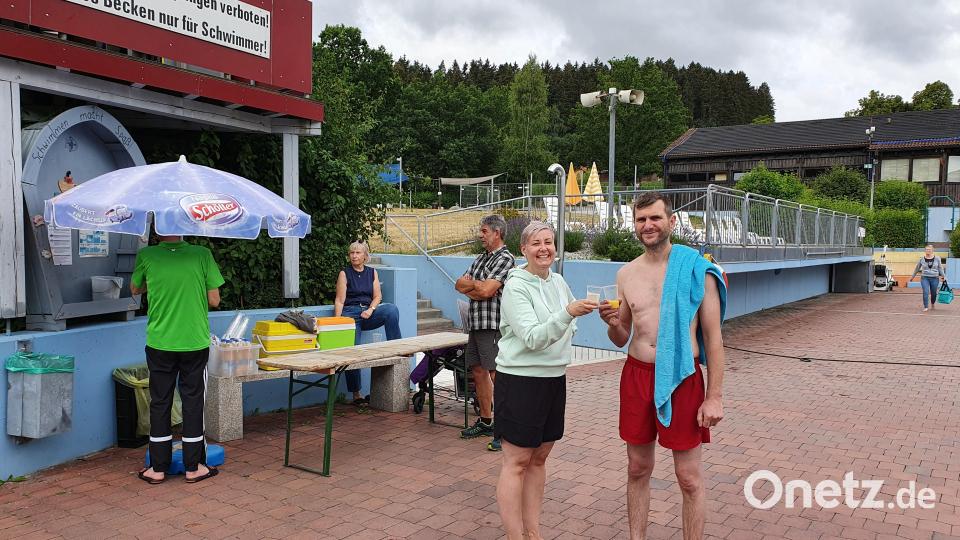 Nach der Anstrengung gibt&#039;s ein Gläschen Sekt - wahlweise mit oder ohne Alkohol. Bild: Lowak