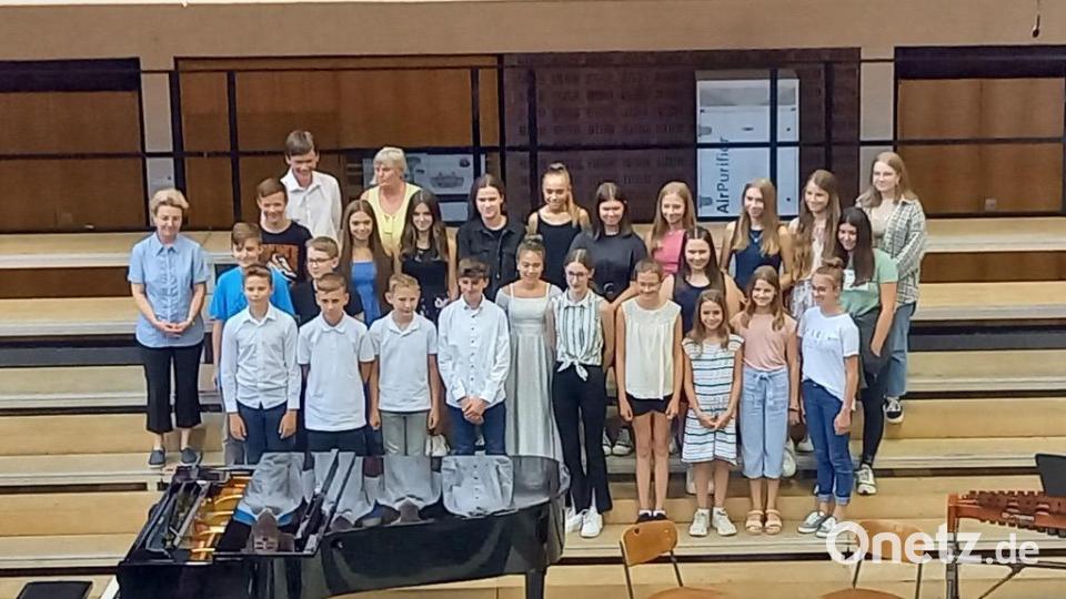 Diese Schüler der Klasse 7a traten beim musischen Abend auf. Bild: Stefan Daubner/exb