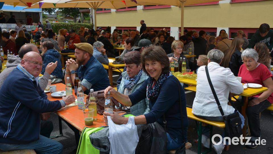 Endlich konnte an der Grundschule Pechbrunn wieder gefeiert werden. Bild: jr