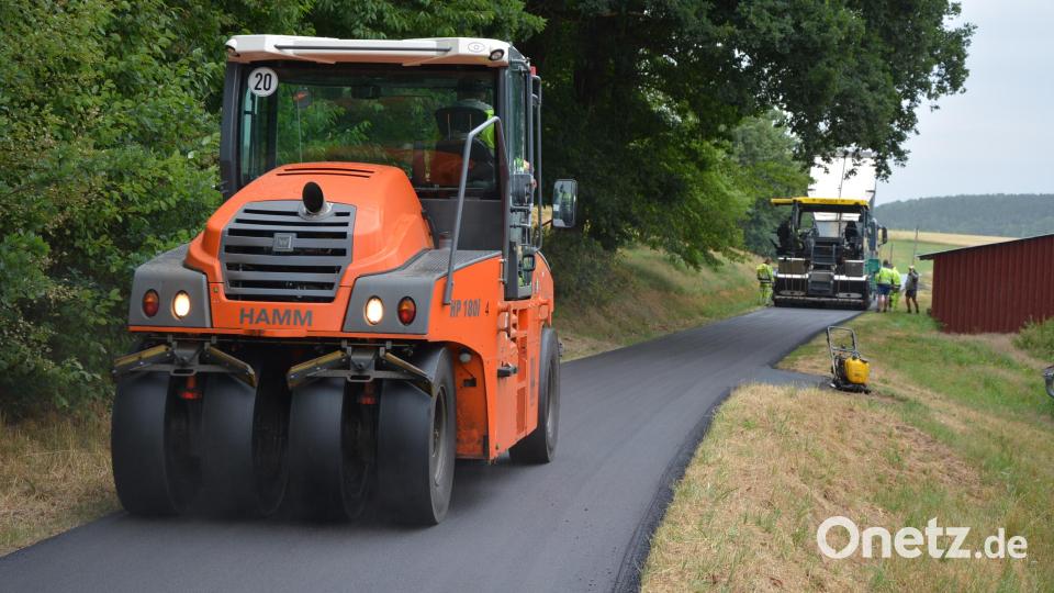 Neu asphaltiert worden ist die Gemeindeverbindungsstraße von der TIR 22 zur Amesmühle. Bild: jr
