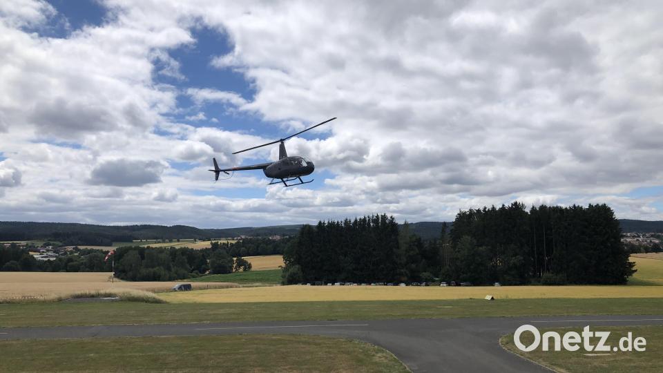 Beim Flugplatzfest in Erbendorf waren die Hubschrauber-Rundflüge heiß begehrt. Bild: gdö