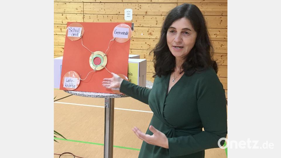 &quot;Es ist ruhiger im Klassenzimmer, die Kinder gehen entspannter an ihre Aufgaben heran, weil sie in ihrem eigenen Tempo arbeiten dürfen, und das soziale Miteinander hat sich verbessert.&quot; (Rektorin Heidrun Leitz) Bild: gri