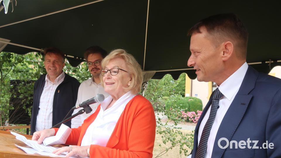 Es gibt noch viel zu tun in Neunkirchen, darin sind sich einig (von links): Die Vertreter des Vereins Dorfgemeinschaft Neunkirchen und Umgebung Stefan Bauer, Simon Grajer, Renate Jahreis mit Oberbürgermeister Jens Meyer. Bild: Kunz
