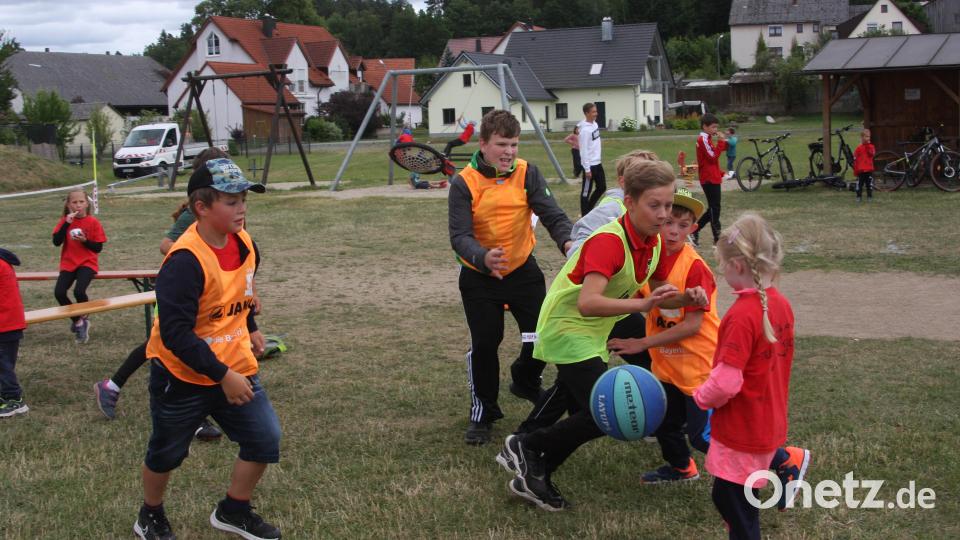 Ein Verein stellt sich vor: Eingebunden das Nachmittagsprogamm am Sonntag waren die einzelnen Sparten. Hier die von Vanessa Malzer geleitete Abteilung Volleyball Bild: wro