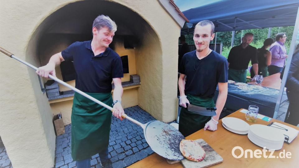 Die Pizzen aus dem Backofen waren sehr beliebt. Bild: gz