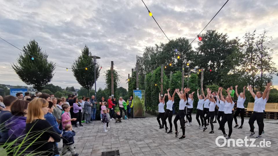 Höhepunkt war ein Sommer-Schautanz der 23 Tänzerinnen von der Arbeiterwohlfahrt &quot;Grün-Weiß&quot; aus Oberviechtach. Bild: gz