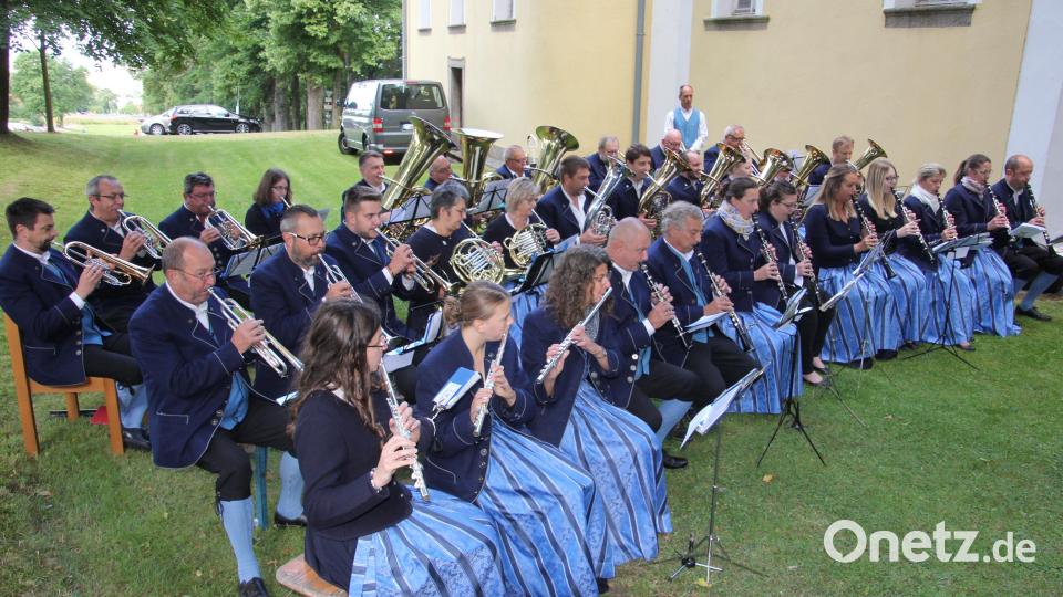 Die &quot;Grenzlandbuam Bärnau&quot; spielten die Haydn-Messe. Bild: kro