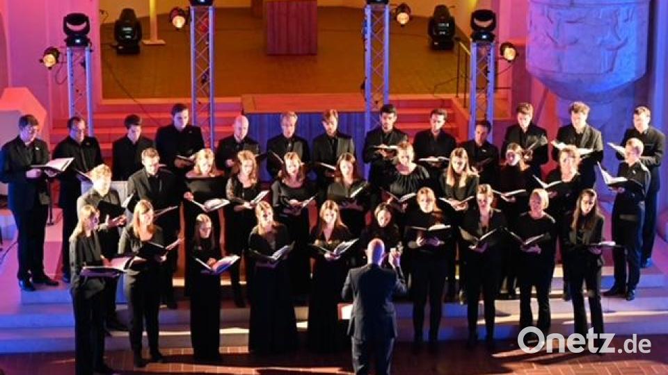 Mit dem AGV-Chor aus München führt der gebürtige Unterlinder Michael Kopp in der Vohenstraußer Stadtpfarrkirche am Sonntag, 31. Juli, um 17.30 Uhr das Rockoratorium "Eversmiling Liberty" auf. Repro: dob