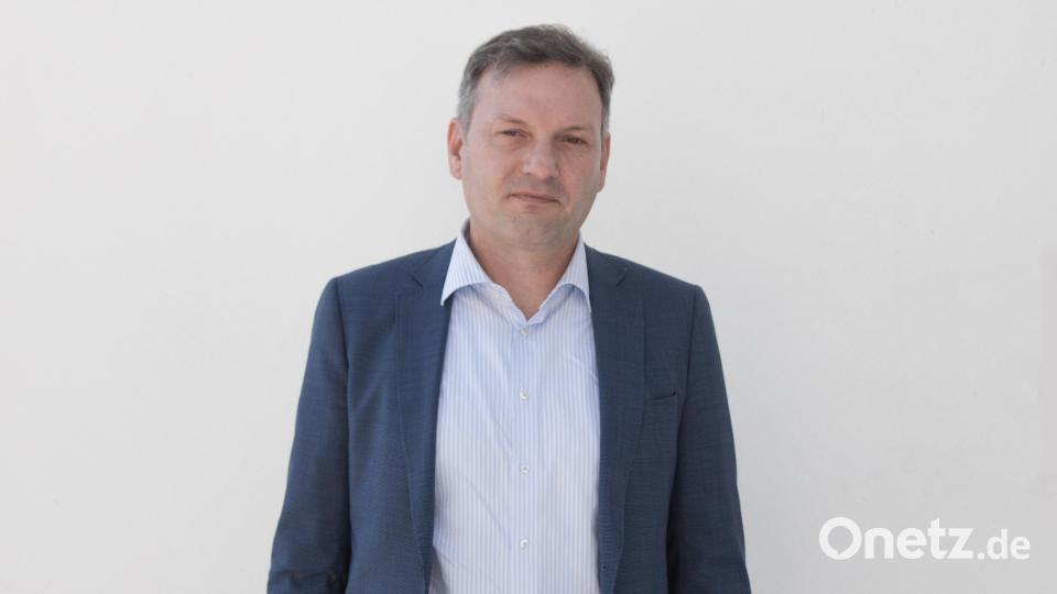 Robert Leiner betreut mit einem Team von der iq-Projektgesellschaft die Bürgerbefragung 2022 der Stadt Tirschenreuth. Bild: sfo