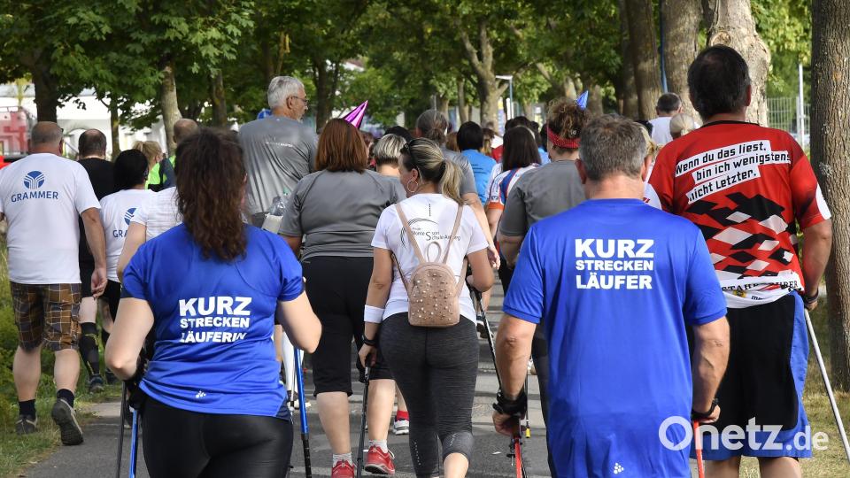 Auch Nordic Walker waren am Start. Bild: Petra Hartl