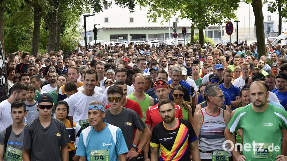 Beim Amberg-Sulzbacher Firmenlauf waren etwa 1400 Teilnehmer am Start. Bild: Petra Hartl