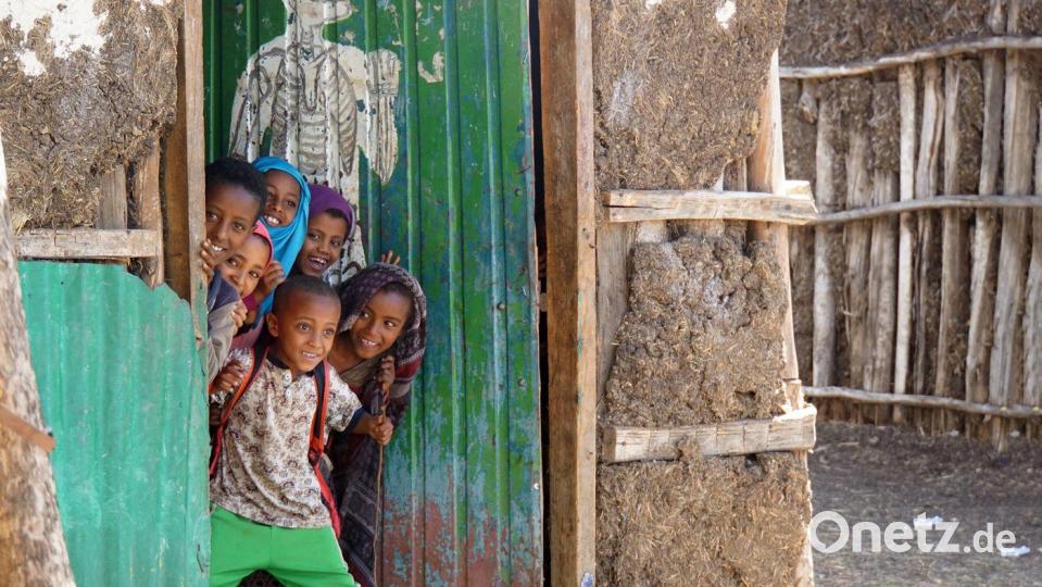 Heidi Dolles-Birner, ehrenamtliche Mitarbeiterin der Karlheinz-Böhm-Stiftung „Menschen für Menschen“, wird bei einem Benefizabend in Amberg Bilder aus den Fördergebieten in Afrika zeigen. Bild: Heidi Dolles-Birner/exb