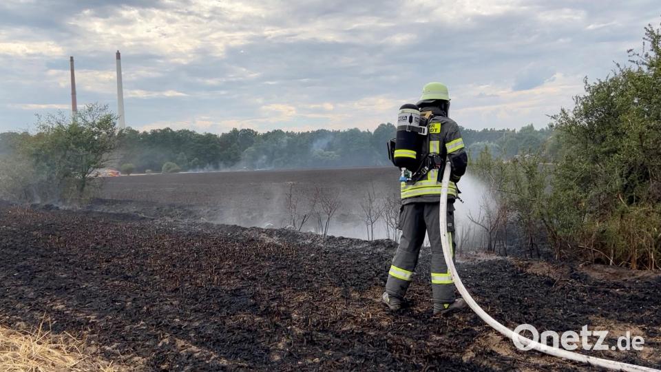 Die Feuerwehrleute hatten alle Hände voll zu tun. Bild: Gustl Beer