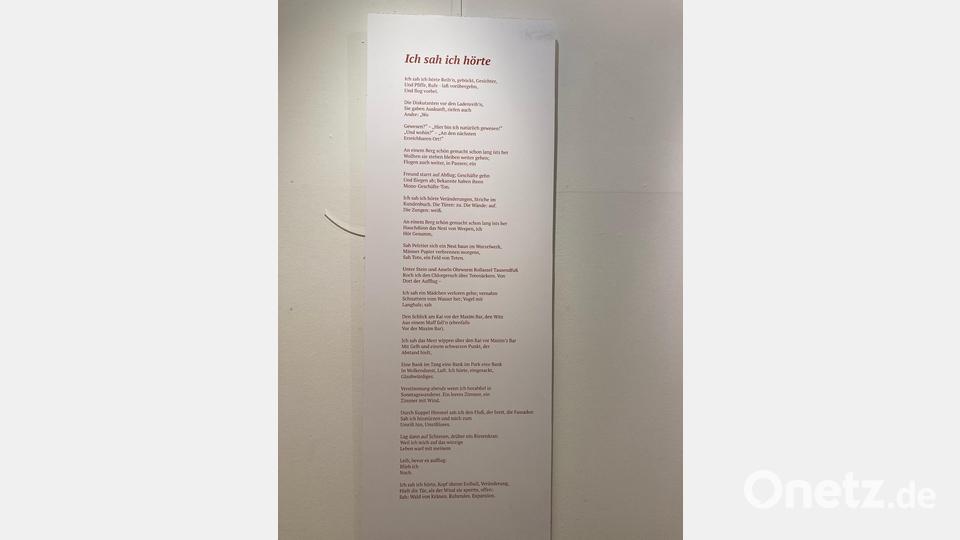 25 Fassungen existieren zu dem Gedicht &quot;Ich sah ich hörte&quot;, das der Höllerer-Sonderausstellung den Namen gab. Bild: aks