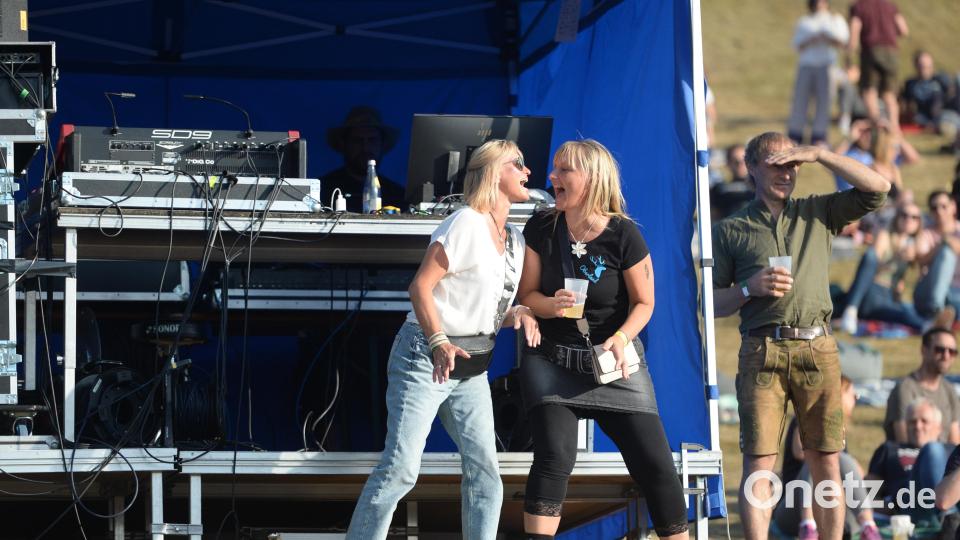 Beste Stimmung beim Open-Air &quot;Der Berg ruft 2.0&quot; auf der Schmie-Alm in Freudenberg. Bild: Andreas Brückmann