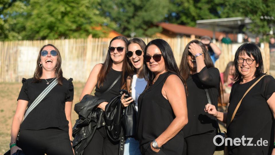 Beste Stimmung beim Open-Air &quot;Der Berg ruft 2.0&quot; auf der Schmie-Alm in Freudenberg. Bild: Andreas Brückmann