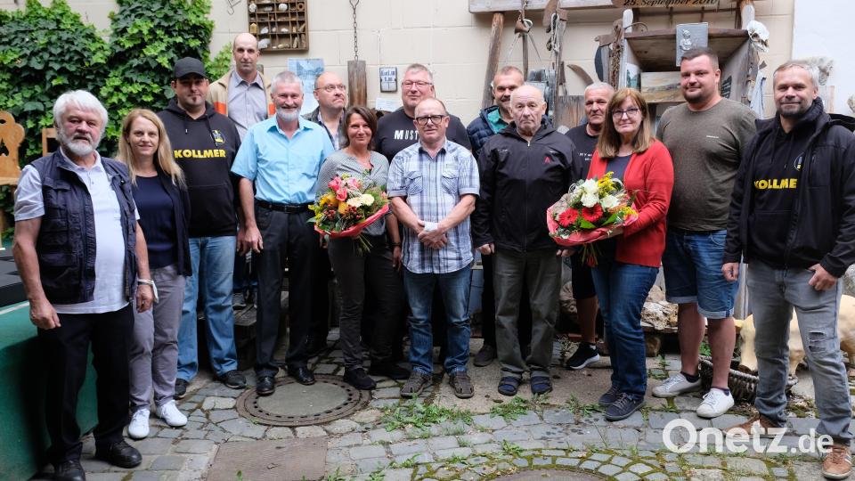 Für 10-, 20 und 25-jährige Treue zur Firma Kollmer ehrten Martin Kohl und Franziska Brüchner (von links) und Geschäftsführer Stephan Kohl (rechts) insgesamt 15 Mitarbeiterinnen und Mitarbeiter. Bild: do