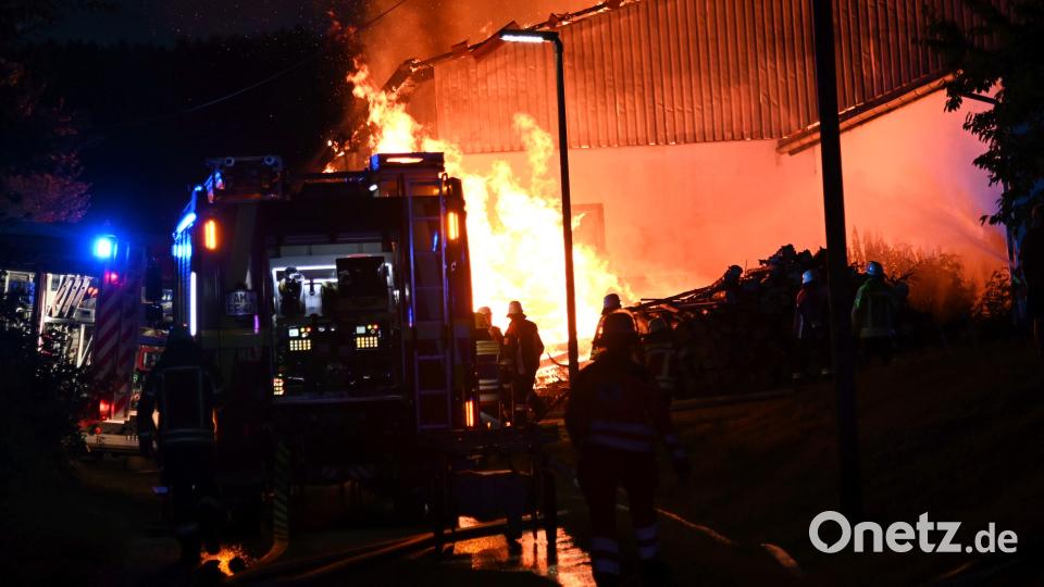 Die Wasserversorgung war beim Kampf gegen die Flammen ein Problem. Bild: gf