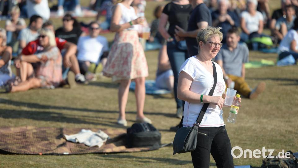 Beste Stimmung beim Open-Air &quot;Der Berg ruft 2.0&quot; auf der Schmie-Alm in Freudenberg. Bild: Andreas Brückmann