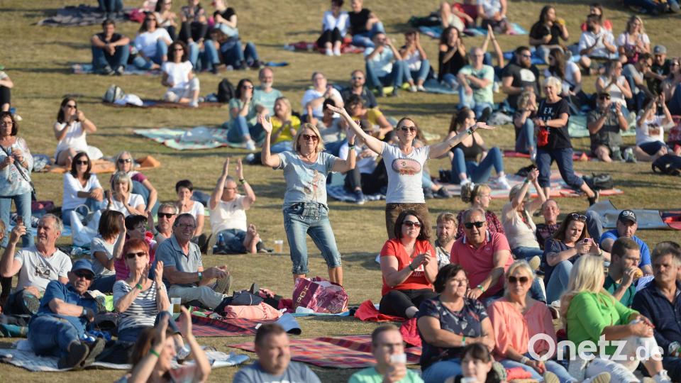 Beste Stimmung beim Open-Air &quot;Der Berg ruft 2.0&quot; auf der Schmie-Alm in Freudenberg. Bild: Andreas Brückmann