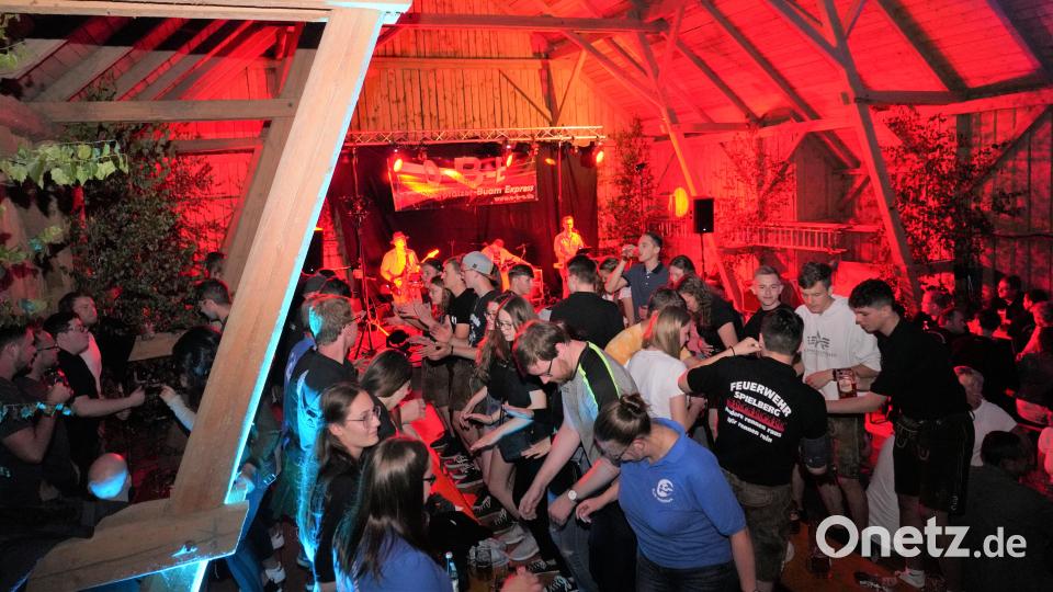 Beste Stimmung beim Sommernachtfest der Spielberger Feuerwehr Bild: fvo